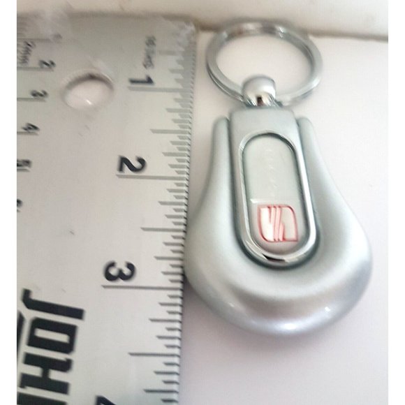 SEAT KeyChain European Car Keyring Silver Metal Plastic - Picture 2 of 3